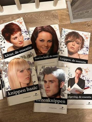 12 stuks Pivot Point kappers boeken beschikbaar voor biedingen