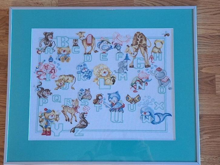 Geborduurd Dierenalfabet, Huis en Inrichting, Woonaccessoires | Schilderijen, Tekeningen en Foto's, Zo goed als nieuw, Schilderij