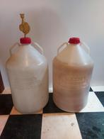Twee plastic gistingsvaten wijn 25 liter, Hobby en Vrije tijd, Overige Hobby en Vrije tijd, Ophalen, Gebruikt