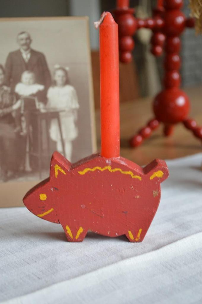 heel oud handgemaakt houten  Zweeds kerstvarkenkandelaartje, Diversen, Kerst, Gebruikt, Ophalen of Verzenden