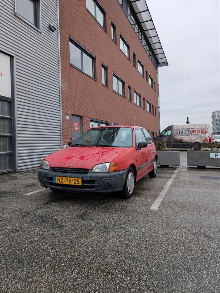 Toyota Starlet p9 1.3 16V AUT 1996 Rood, Auto's, Toyota, Particulier, Starlet, Aangepast voor mindervaliden, Bluetooth, Mistlampen