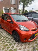 Toyota Aygo 1.0 12V Vvt-i 5DRS 2012 oranje, Auto's, Voorwielaandrijving, Stof, Overige kleuren, 4 stoelen