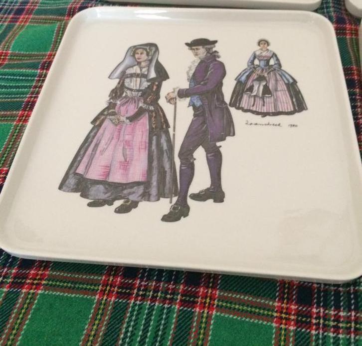 Villeroy en boch klederdrachten gebakschalen 2 stuks, Huis en Inrichting, Keuken | Servies, Zo goed als nieuw, Schaal of Schalen