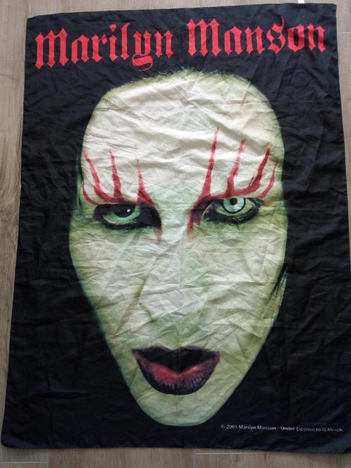 Marilyn Manson 2001 poster vlag no 9141 -zgan 75 x 110 cm, Verzamelen, Muziek, Artiesten en Beroemdheden, Zo goed als nieuw, Overige typen