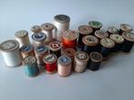 25 oude houten klosjes garen (496), Hobby en Vrije tijd, Naaien en Fournituren, Ophalen of Verzenden, Zo goed als nieuw, Garen of Naald(en)