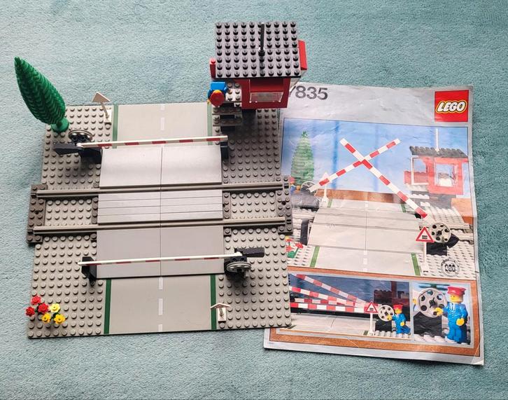 Lego trein grijze rails spoorweg overgang (set 7835) boekje., Kinderen en Baby's, Speelgoed | Duplo en Lego, Gebruikt, Lego, Complete set