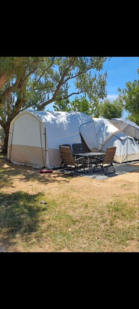 Quechua opblaasbare tent 4 pers + bijbehorende shelter, Caravans en Kamperen, Tenten, tot en met 4, Zo goed als nieuw, Ophalen