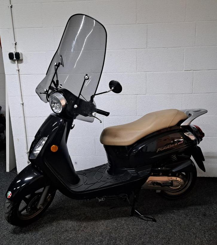 Zwarte Sym Fiddle bromscooter, Fietsen en Brommers, Scooters | SYM, Gebruikt, Fiddle, Benzine, Ophalen
