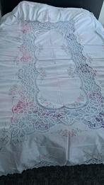 Mooie witte tafelkleed met bloemen, Ophalen of Verzenden, Zo goed als nieuw, Ovaal, Binnen