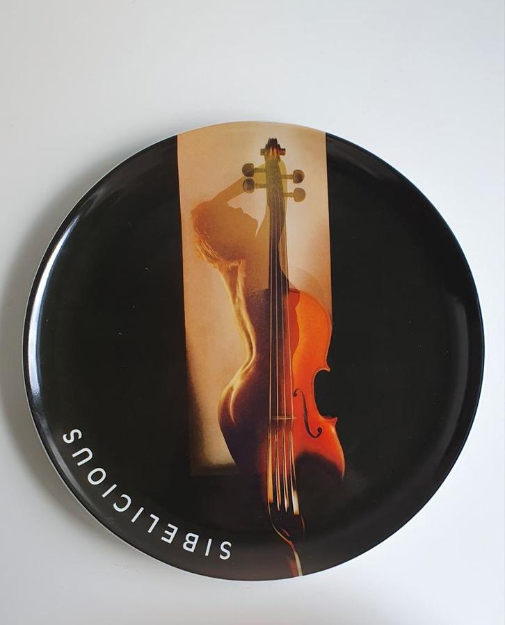2 schalen Taste of art met cello en naakte dame, Antiek en Kunst, Kunst | Designobjecten, Ophalen of Verzenden