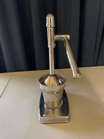 Sapcentrifuge / handpers beschikbaar voor biedingen