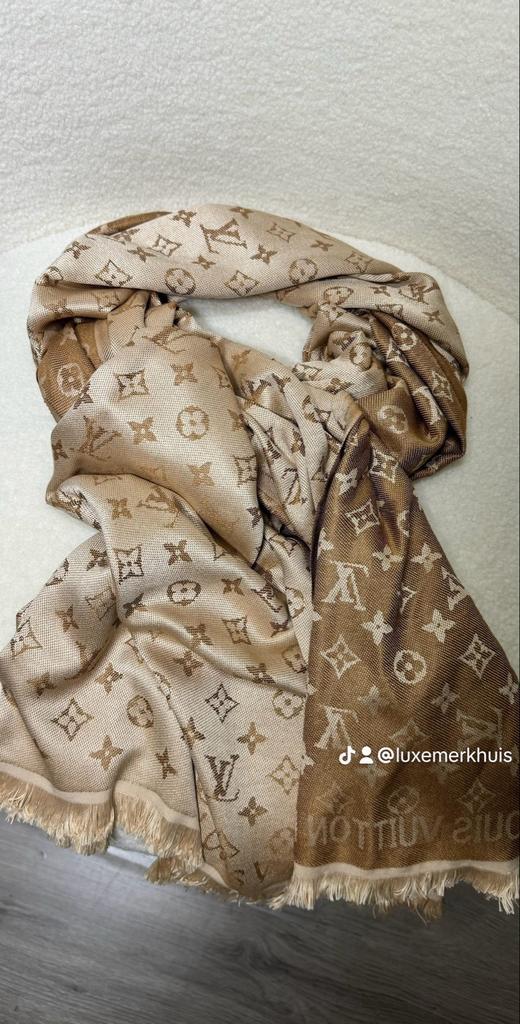 Luxe merk Sjaals  louiis vuittonn – Elegantie in elke kleur, Kleding | Dames, Mutsen, Sjaals en Handschoenen, Nieuw, Sjaal, Maat 42/44 (L)