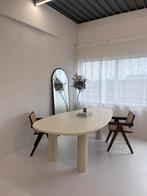 NIEUW!! Beton ciré eettafel met 3 poten., Ophalen of Verzenden, Vijf personen of meer, Overige vormen, Nieuw