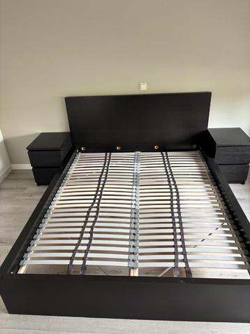 2 persoons bed 160 x 200 cm  + 2 stuks ladekast beschikbaar voor biedingen