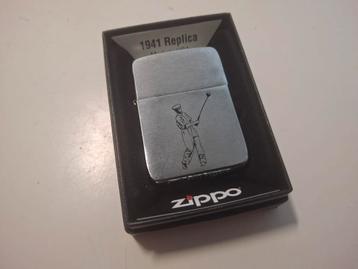 Nieuwstaat Zippo 1941 Replica Aansteker

- Golf Ontwerp beschikbaar voor biedingen