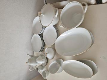 Porseleinen Arsberg servies uit 1958 beschikbaar voor biedingen
