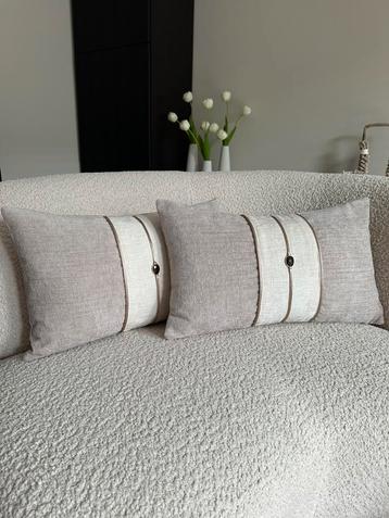 Set van twee luxe handgemaakte sierkussens 30x50 beschikbaar voor biedingen