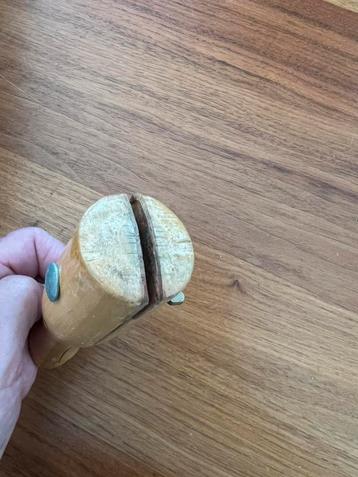 Ringkloof hout met vleugelmoer in prima staat edelsmeden beschikbaar voor biedingen
