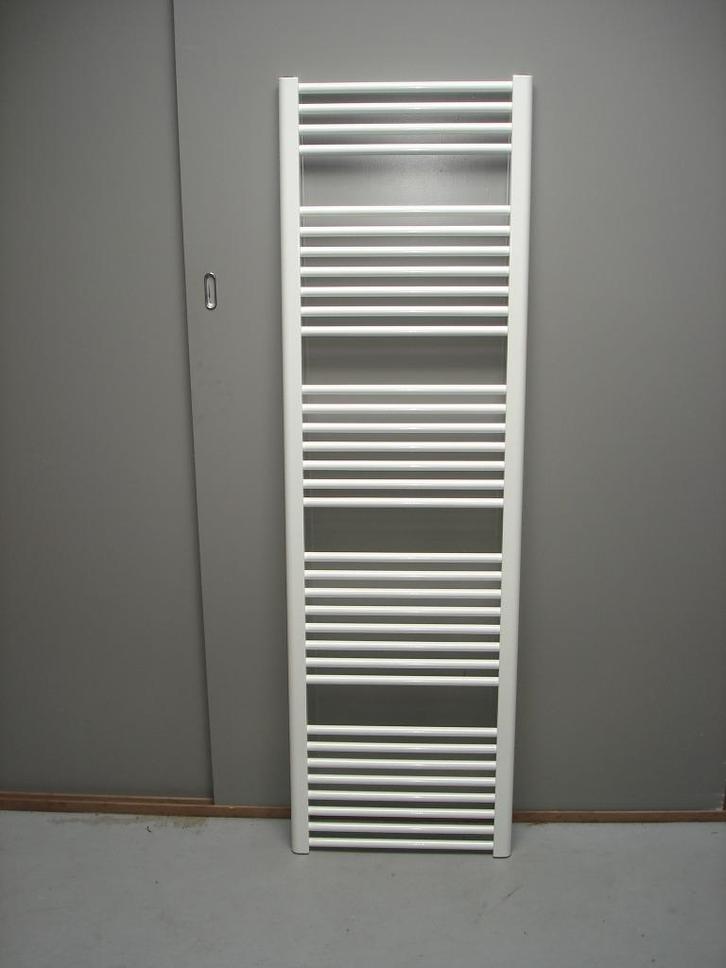 Handdoek radiator 40 cm breed x 169 cm hoog in het wit 745wa, Huis en Inrichting, Badkamer | Badkamermeubels, Nieuw, Overige typen