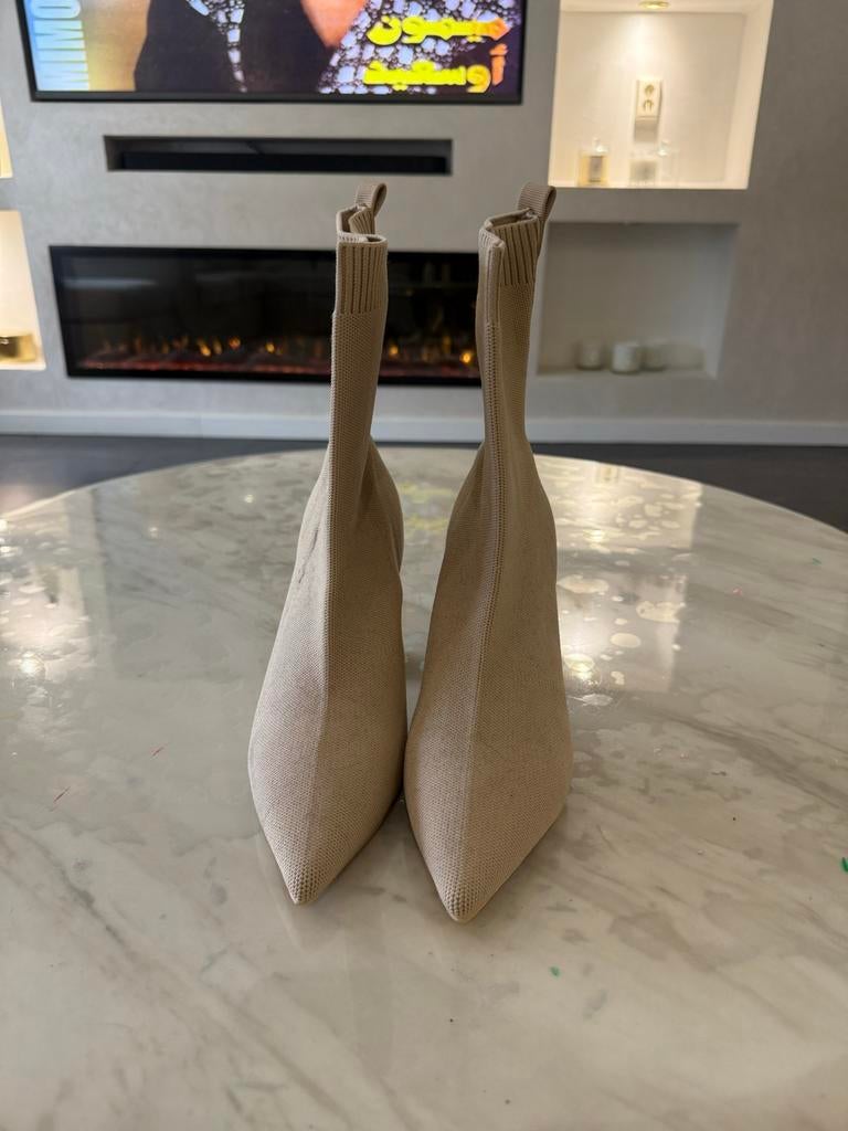 Beige Hakken Maat 38 - Zelf Vlek Verwijderen, Kleding | Dames, Schoenen, Ophalen of Verzenden, Gedragen, Beige, Pumps