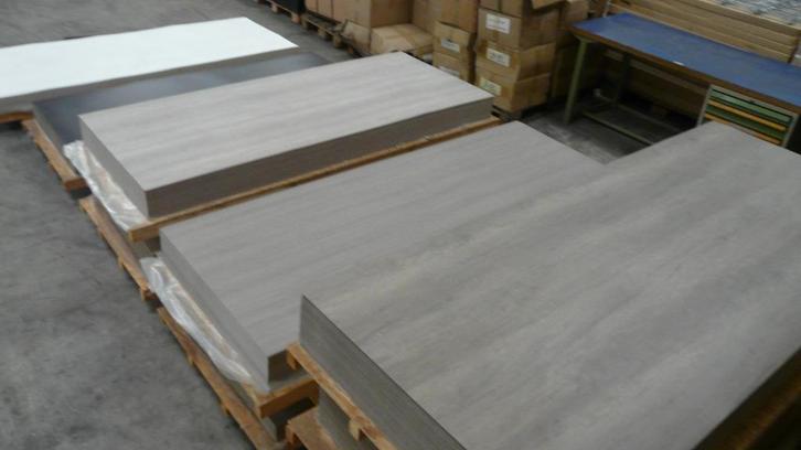 Formica platen met houtdesign 2100 x 880 x 0,6 mm, Hobby en Vrije tijd, Overige Hobby en Vrije tijd, Nieuw, Ophalen