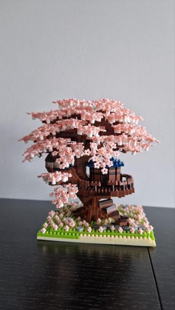 "Lego" kersenbloemenboom met hutje beschikbaar voor biedingen