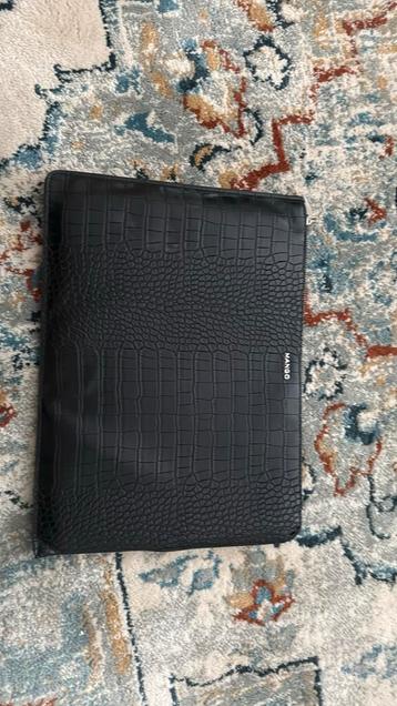 Mango laptop sleeve 13 inch beschikbaar voor biedingen