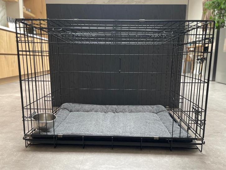 Premium hondenbench met deur en schuifdeur – zwart, Dieren en Toebehoren, Hondenbenches, Zo goed als nieuw, Ophalen