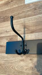 Industriele kapstok zwart voor aan de muur Pinnig IKEA, Huis en Inrichting, Woonaccessoires | Kapstokken, Zo goed als nieuw, Minder dan 100 cm