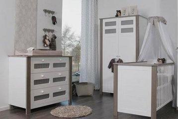 Complete babykamer wit/bruin beschikbaar voor biedingen
