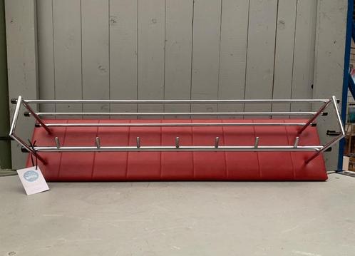 Rode wandkapstok met metalen rek - vintage retro kapstok, Huis en Inrichting, Woonaccessoires | Kapstokken, Gebruikt, Wandkapstok