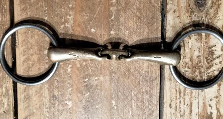 KK / Sprenger ultra aurigan maat 13,5.  Dubbel gebroken., Dieren en Toebehoren, Paarden en Pony's | Hoofdstellen en Tuigage, Nieuw