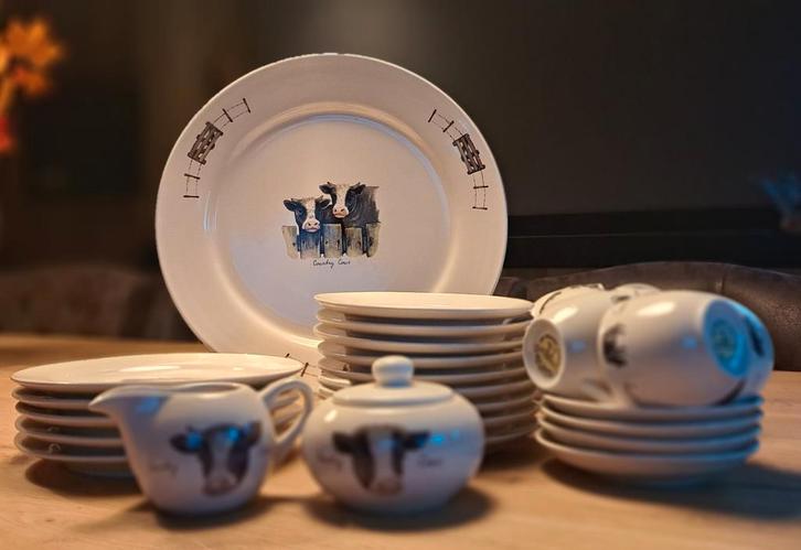 Servies met koeien motief - The Original World JET, Huis en Inrichting, Keuken | Servies, Zo goed als nieuw, Compleet servies