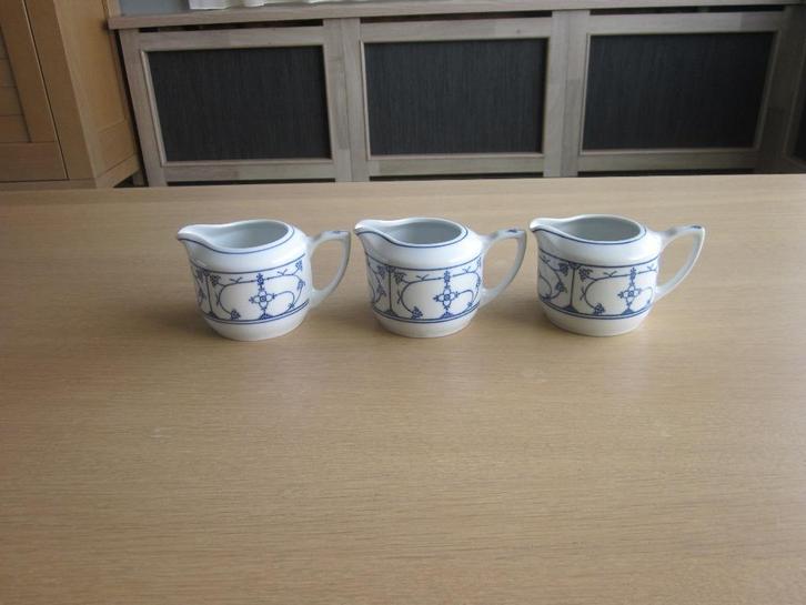 Jäger Eisenberg 3blau saks roomkannetjes D8,5 H7,5cm, Huis en Inrichting, Keuken | Servies, Zo goed als nieuw, Overige typen, Effen