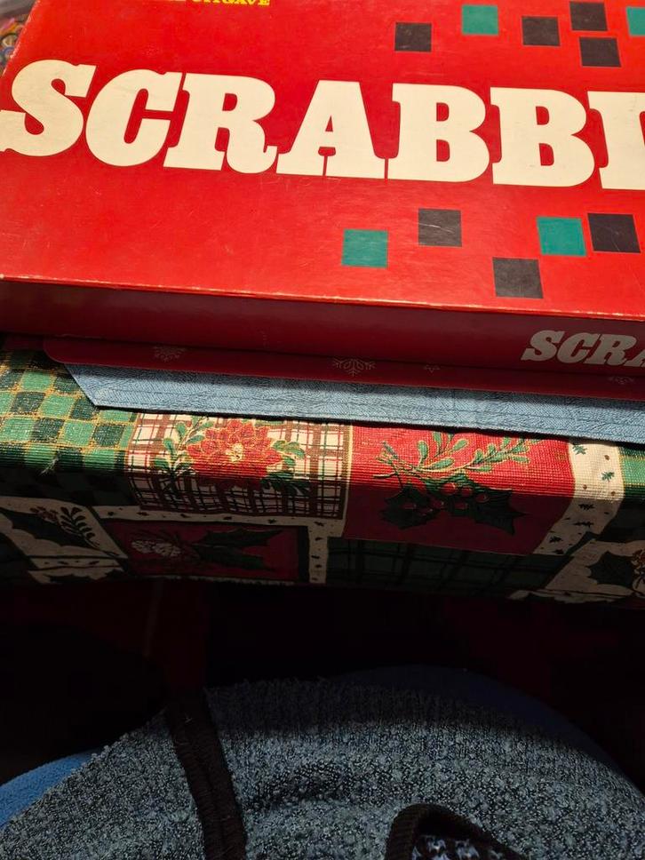 Scrabble Bordspel, Hobby en Vrije tijd, Gezelschapsspellen | Bordspellen, Gebruikt, Een of twee spelers, Drie of vier spelers