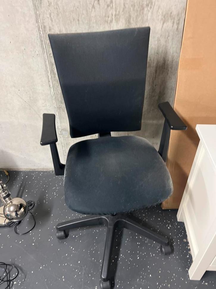 Gratis Bureaustoel - Opknapper, Huis en Inrichting, Bureaustoelen, Gebruikt, Bureaustoel, Zwart, Ergonomisch, Ophalen