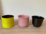 3 Bloempotten Geel, Roze en Zwart   , Tuin en Terras, Bloempotten, Overige materialen, Gebruikt, Rond, Binnen
