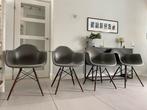 Vitra Eames kuipstoelen Basalt grijs en daw donker onderstel, Vitra, Overige kleuren, Ophalen of Verzenden, Zo goed als nieuw