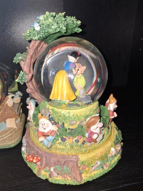 Disney snowglobe, Hobby en Vrije tijd, Overige Hobby en Vrije tijd, Gebruikt, Ophalen