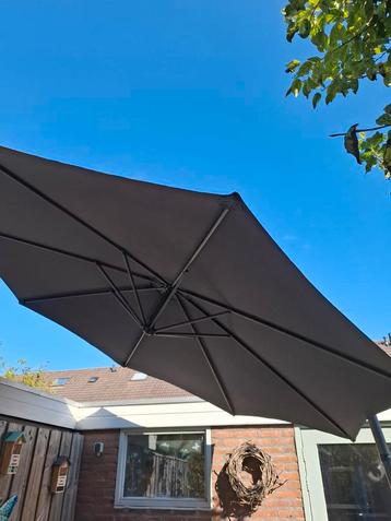 Platinum casual living zweefparasol inclusief standaard