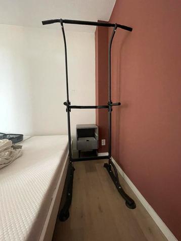 Fitness artikelen: pull up bar, weighted vest etc. beschikbaar voor biedingen