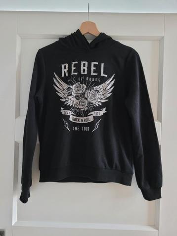 Zwarte Hoodie - Only beschikbaar voor biedingen