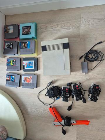 Nintendo NES met 3 controllers, pistool en 8 games beschikbaar voor biedingen