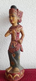 geverfd  houten beeldje van tempeldanseres Bali 33 cm, Verzenden, Gebruikt, Religie