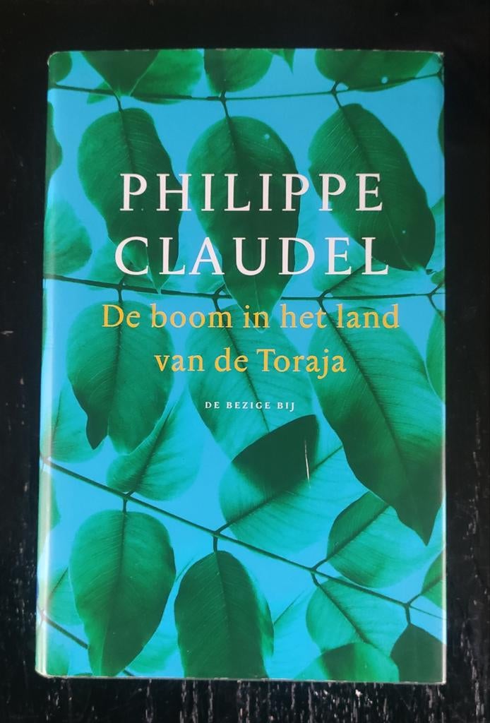 Philippe Claudel - De boom in het land van de Toraja, Ophalen of Verzenden, Zo goed als nieuw, Philippe Claudel