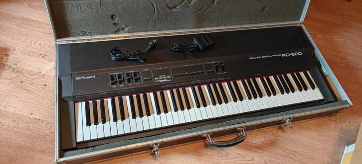 Roland RD-200 digitale piano met flightcase, Muziek en Instrumenten, Piano's, Zo goed als nieuw, Piano, Zwart, Digitaal, Ophalen