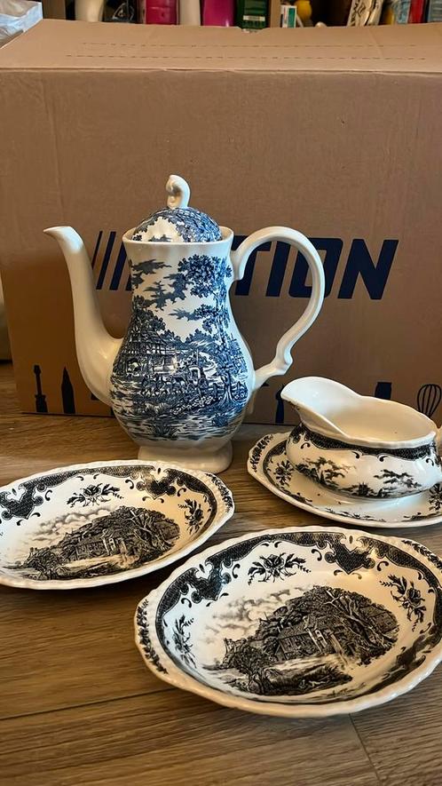 Vintage serviesdelen theepot coaching days Alfred Meakin, Antiek en Kunst, Antiek | Servies los, Ophalen of Verzenden