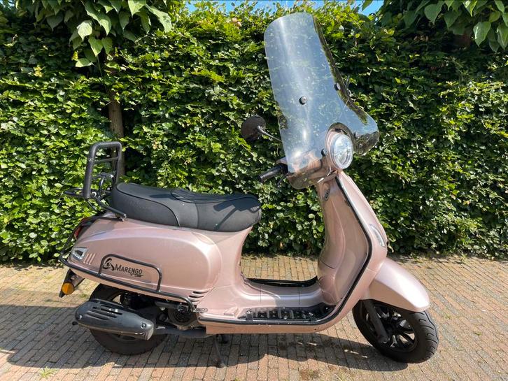 Marengo v-line scooter 2023 met 1500 km op teller, Fietsen en Brommers, Scooters | Overige merken, Nieuw, Maximaal 45 km/u, Benzine