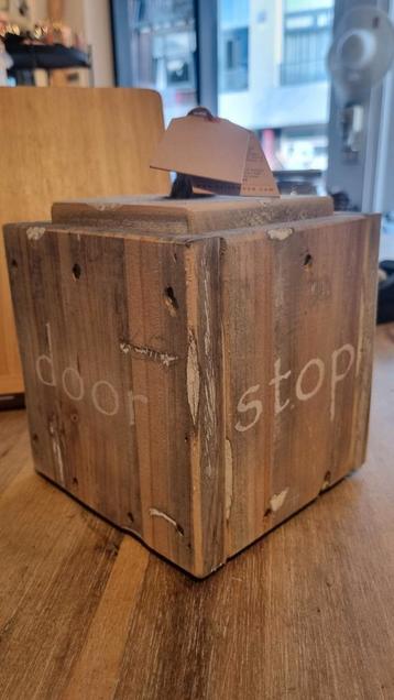 Grote Houten Deurstoo met Touw - Thee van Isa beschikbaar voor biedingen