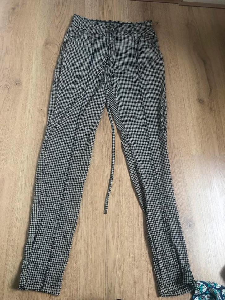 Ambika travelstof beige zwarte broek s pied de poule, Kleding | Dames, Broeken en Pantalons, Zo goed als nieuw, Maat 36 (S), Zwart